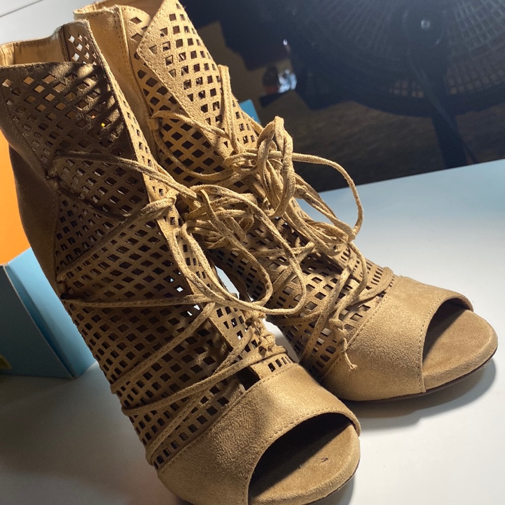 Tan heels size 8